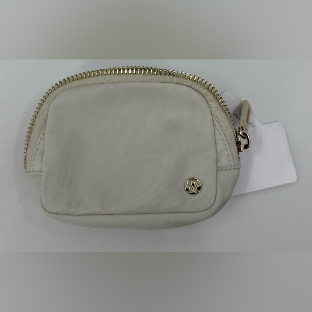 Lululemon “Everywhere Bag” Nano‎ Bet Keychain Pouch Bone/Gold LU9C17S New NWT